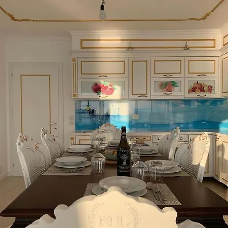 White&gold Penthouse * Lezhë